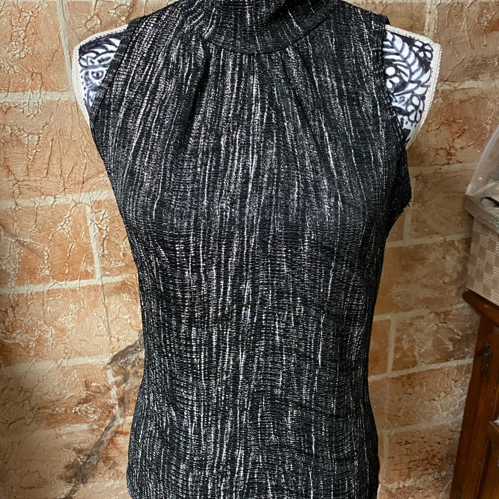 Chic Black and White Sleeveless Top